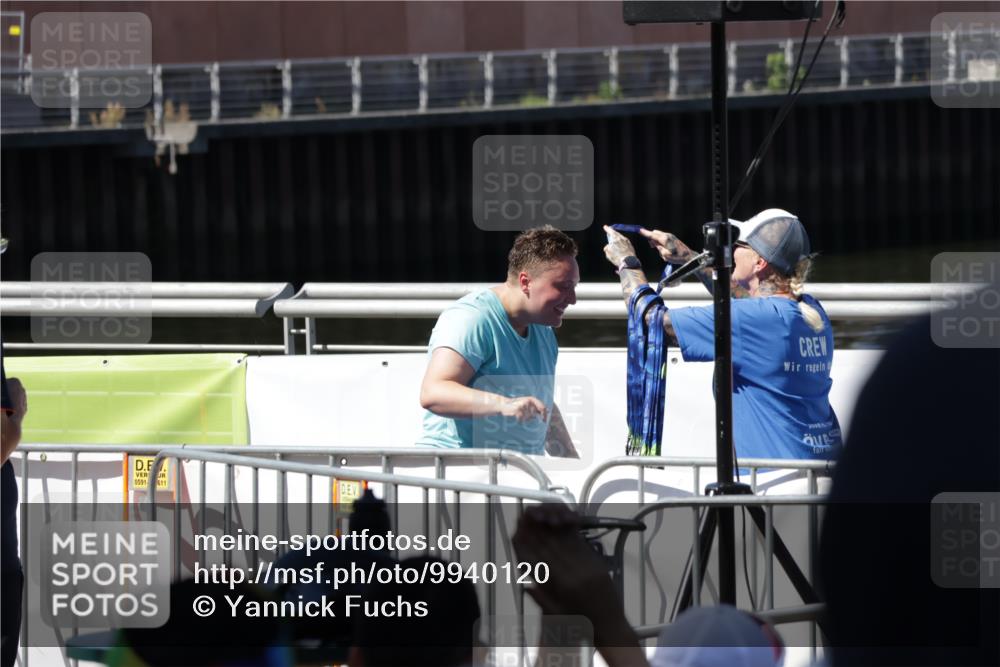09.08.2026 - GEWOBA Citytriathlon Bremen Yannick Fuchs http://msf.ph/oto/9940120 09.08.2026 12:34:10 Ziel 450 meine-sportfotos.de