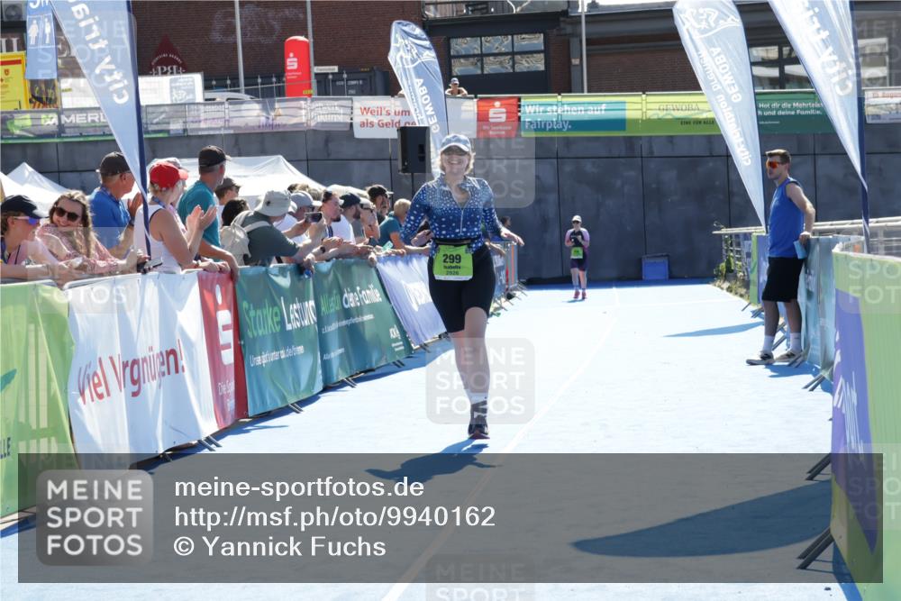 09.08.2026 - GEWOBA Citytriathlon Bremen Yannick Fuchs http://msf.ph/oto/9940162 09.08.2026 15:36:27 Ziel 299 meine-sportfotos.de