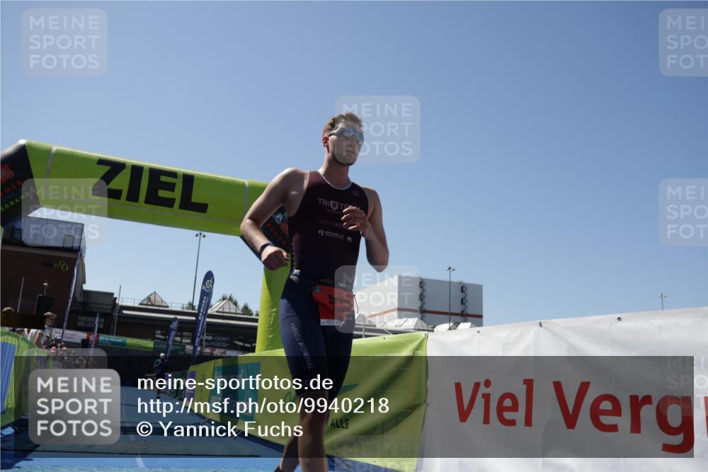 09.08.2026 - GEWOBA Citytriathlon Bremen Yannick Fuchs http://msf.ph/oto/9940218 09.08.2026 13:25:39 Ziel 570 meine-sportfotos.de