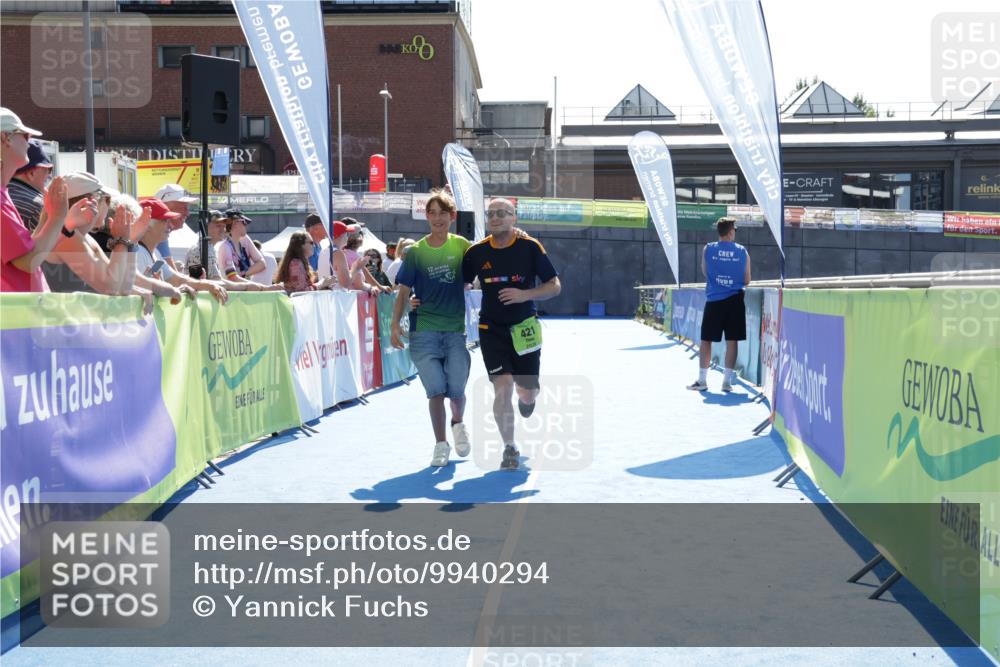 09.08.2026 - GEWOBA Citytriathlon Bremen Yannick Fuchs http://msf.ph/oto/9940294 09.08.2026 15:37:29 Ziel 421 meine-sportfotos.de