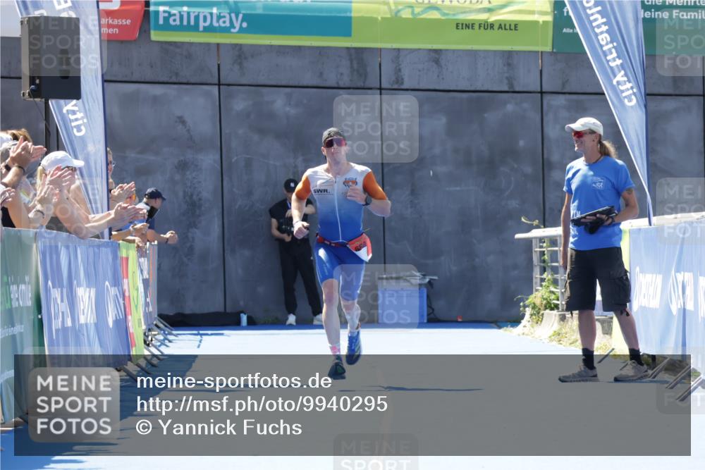 09.08.2026 - GEWOBA Citytriathlon Bremen Yannick Fuchs http://msf.ph/oto/9940295 09.08.2026 13:37:55 Ziel 650 meine-sportfotos.de