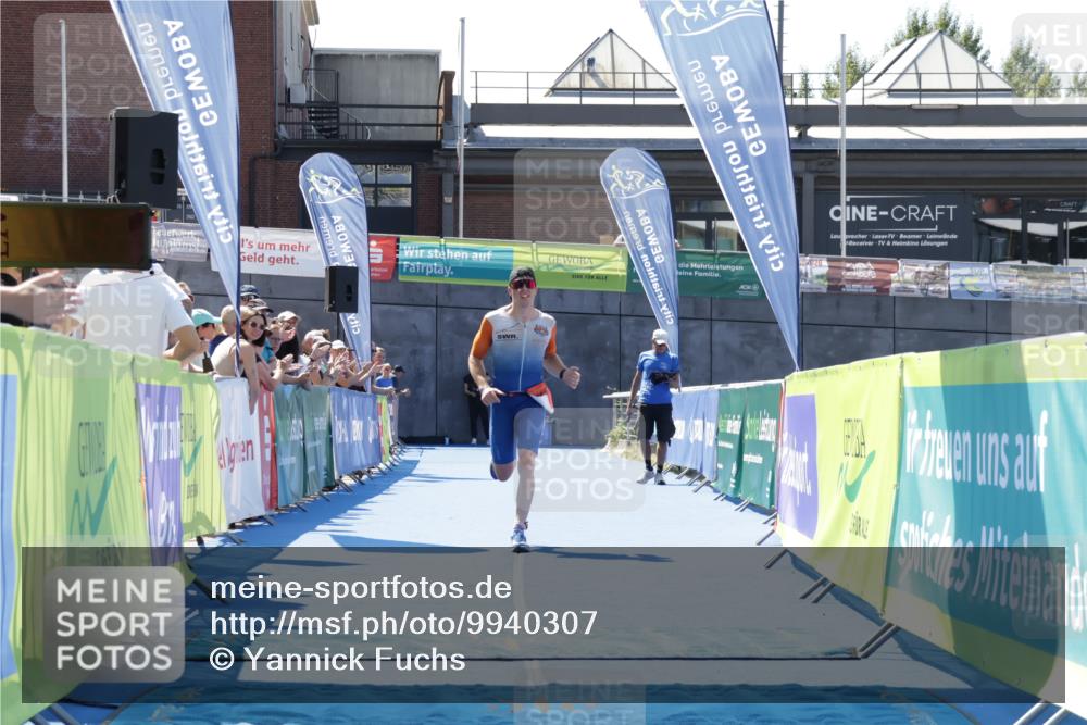 09.08.2026 - GEWOBA Citytriathlon Bremen Yannick Fuchs http://msf.ph/oto/9940307 09.08.2026 13:37:58 Ziel 650 meine-sportfotos.de