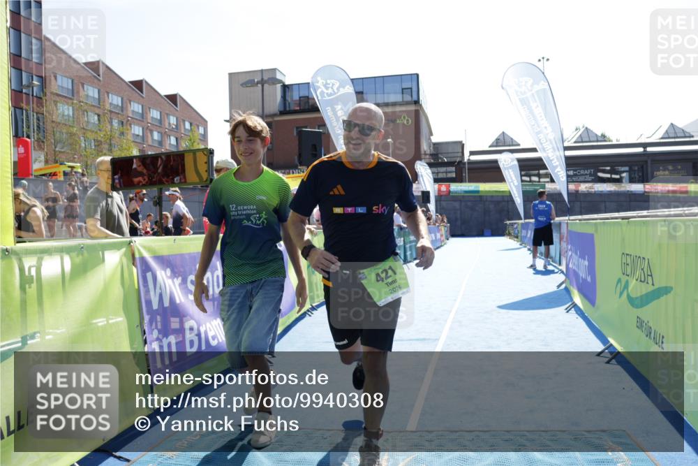09.08.2026 - GEWOBA Citytriathlon Bremen Yannick Fuchs http://msf.ph/oto/9940308 09.08.2026 15:37:31 Ziel 421 meine-sportfotos.de
