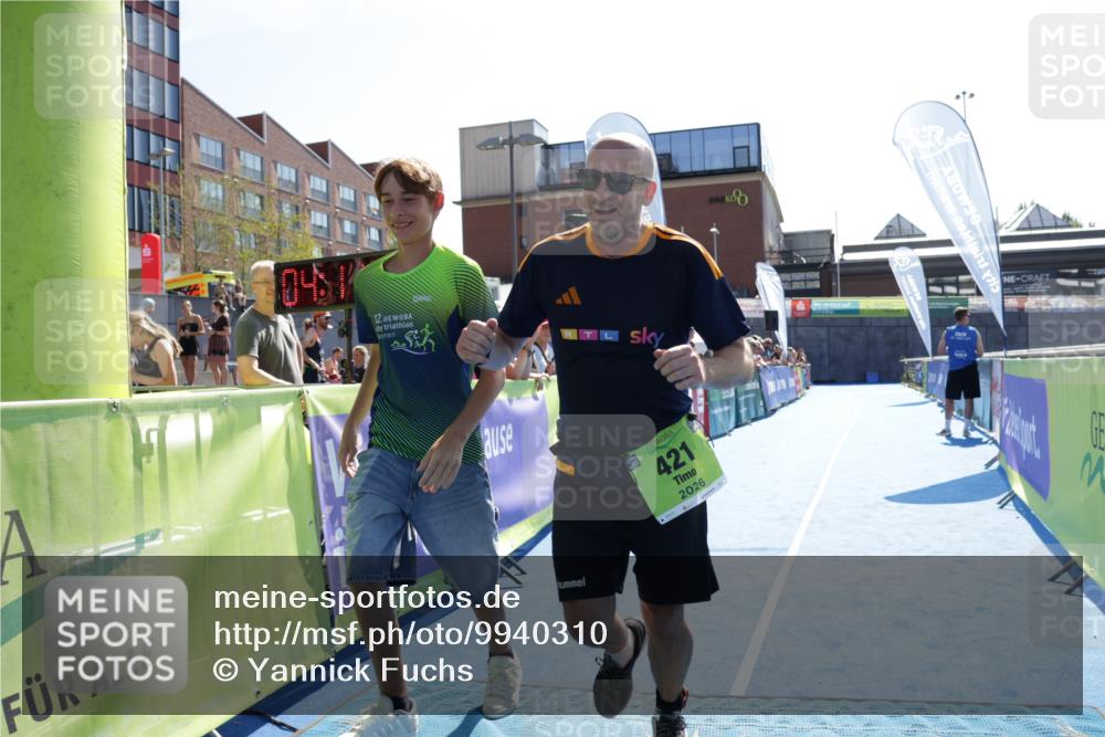 09.08.2026 - GEWOBA Citytriathlon Bremen Yannick Fuchs http://msf.ph/oto/9940310 09.08.2026 15:37:31 Ziel 421 meine-sportfotos.de