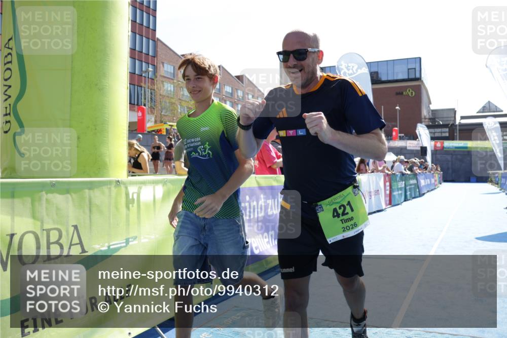 09.08.2026 - GEWOBA Citytriathlon Bremen Yannick Fuchs http://msf.ph/oto/9940312 09.08.2026 15:37:31 Ziel 421 meine-sportfotos.de