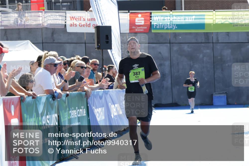 09.08.2026 - GEWOBA Citytriathlon Bremen Yannick Fuchs http://msf.ph/oto/9940317 09.08.2026 15:37:49 Ziel 387 meine-sportfotos.de