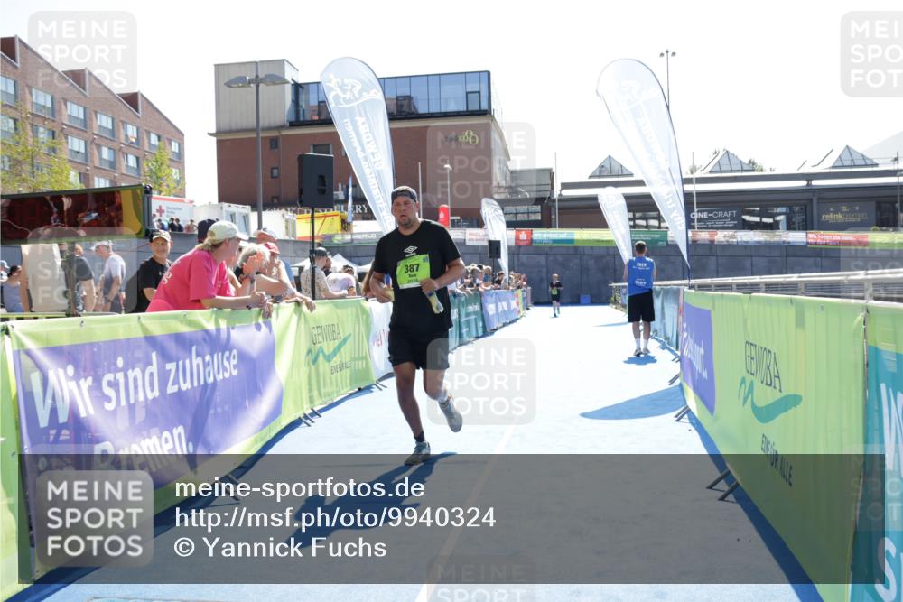 09.08.2026 - GEWOBA Citytriathlon Bremen Yannick Fuchs http://msf.ph/oto/9940324 09.08.2026 15:37:52 Ziel 387 meine-sportfotos.de