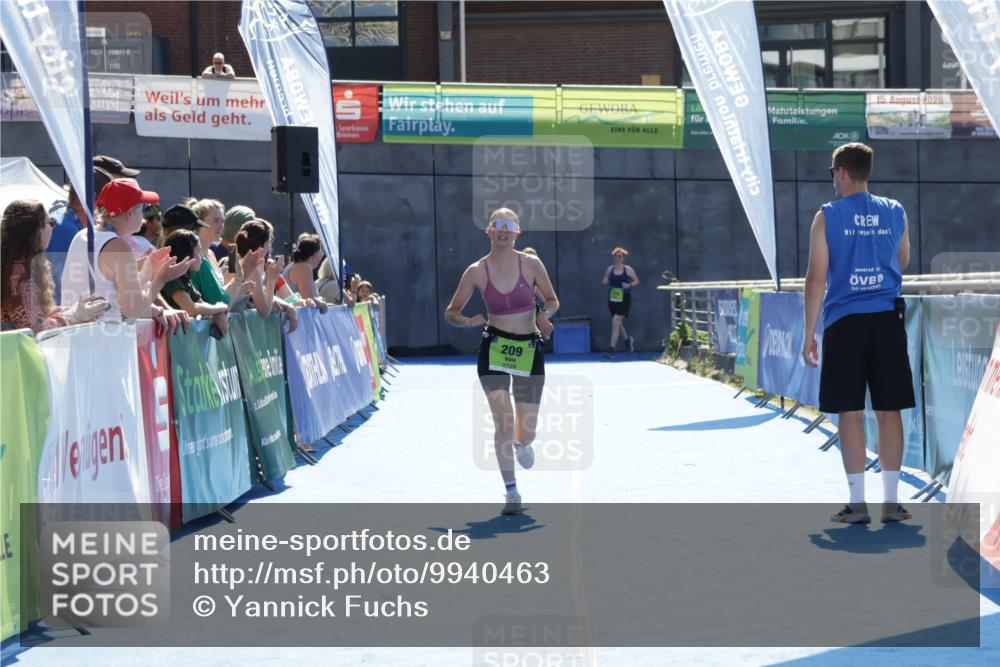 09.08.2026 - GEWOBA Citytriathlon Bremen Yannick Fuchs http://msf.ph/oto/9940463 09.08.2026 15:39:27 Ziel 209 meine-sportfotos.de
