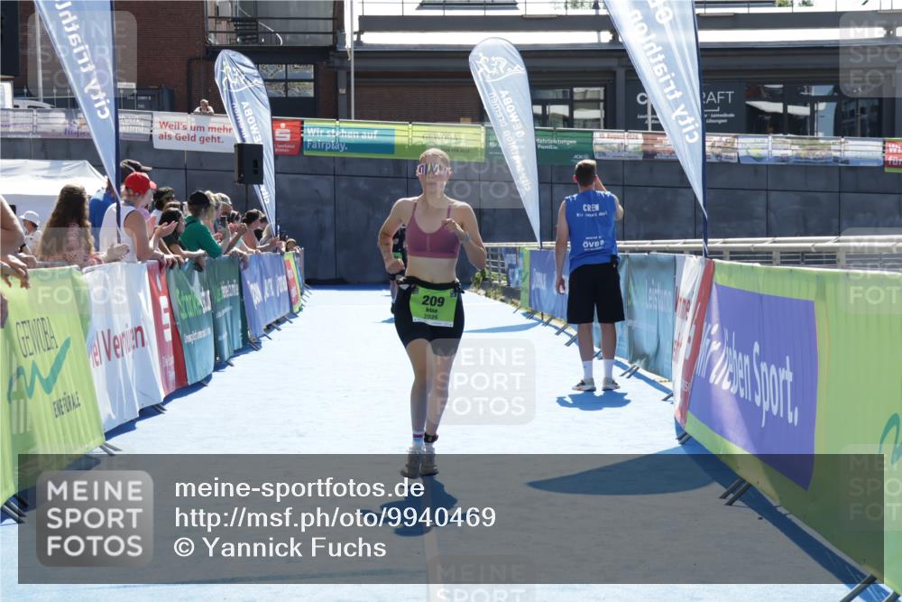 09.08.2026 - GEWOBA Citytriathlon Bremen Yannick Fuchs http://msf.ph/oto/9940469 09.08.2026 15:39:28 Ziel 209 meine-sportfotos.de