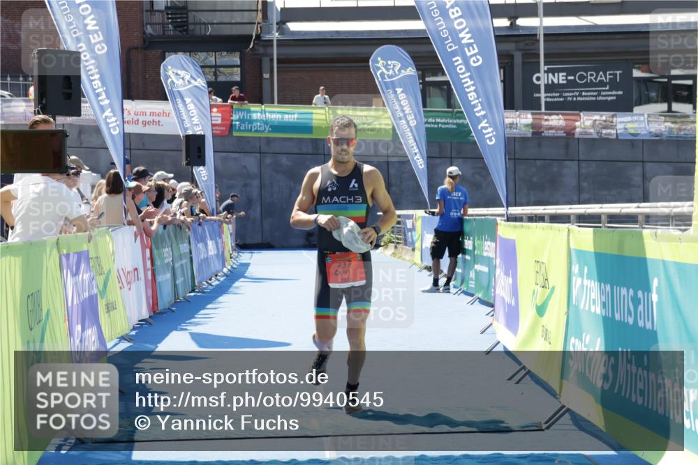 09.08.2026 - GEWOBA Citytriathlon Bremen Yannick Fuchs http://msf.ph/oto/9940545 09.08.2026 13:41:39 Ziel 737 meine-sportfotos.de