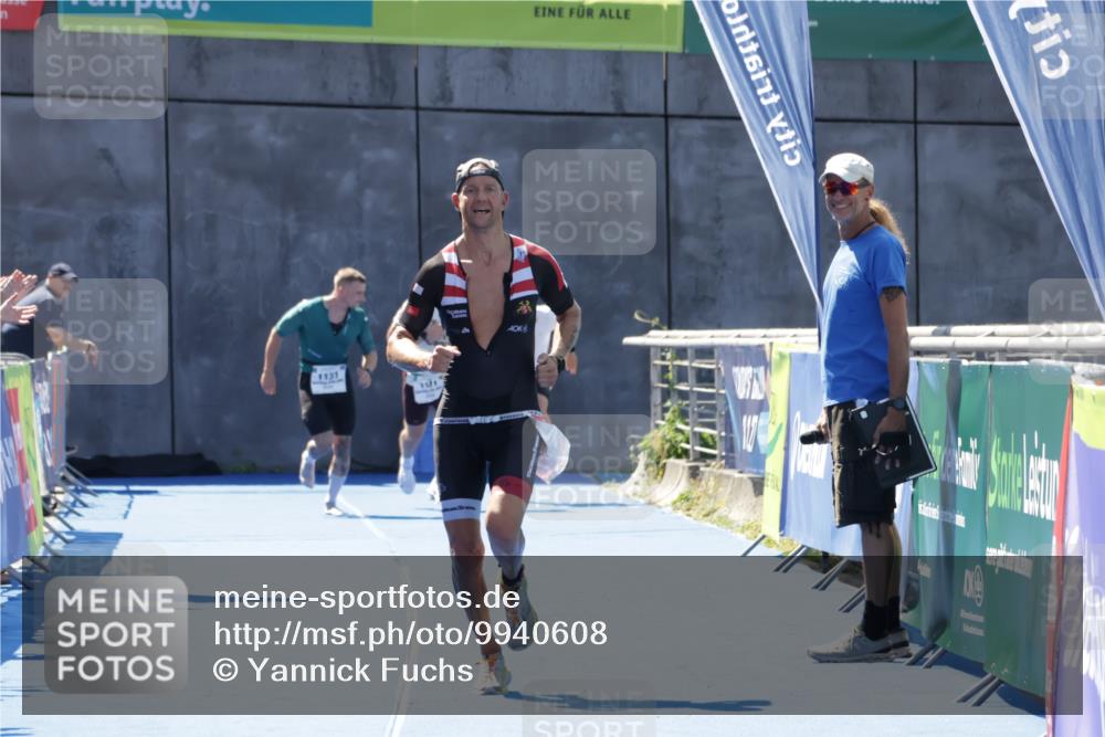09.08.2026 - GEWOBA Citytriathlon Bremen Yannick Fuchs http://msf.ph/oto/9940608 09.08.2026 13:43:10 Ziel 787 meine-sportfotos.de