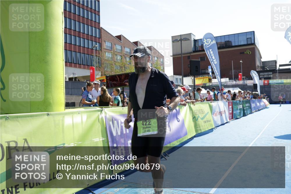 09.08.2026 - GEWOBA Citytriathlon Bremen Yannick Fuchs http://msf.ph/oto/9940679 09.08.2026 15:41:06 Ziel 422, 525 meine-sportfotos.de
