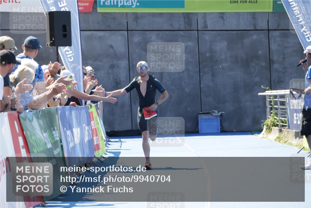 09.08.2026 - GEWOBA Citytriathlon Bremen Yannick Fuchs http://msf.ph/oto/9940704 09.08.2026 13:44:30 Ziel  meine-sportfotos.de