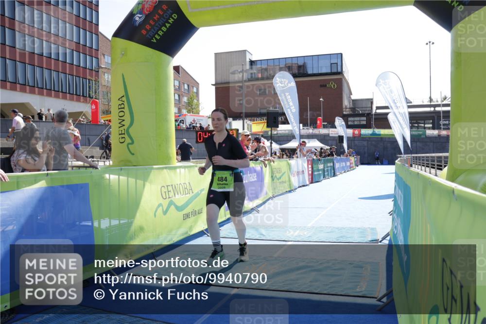09.08.2026 - GEWOBA Citytriathlon Bremen Yannick Fuchs http://msf.ph/oto/9940790 09.08.2026 15:42:02 Ziel 484 meine-sportfotos.de