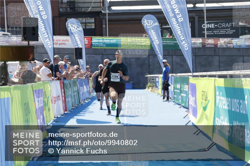 09.08.2026 - GEWOBA Citytriathlon Bremen Yannick Fuchs http://msf.ph/oto/9940802 09.08.2026 13:45:36 Ziel 1124 meine-sportfotos.de