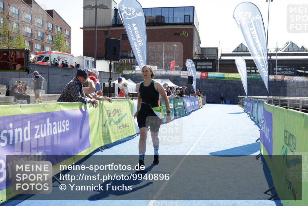 09.08.2026 - GEWOBA Citytriathlon Bremen Yannick Fuchs http://msf.ph/oto/9940896 09.08.2026 15:43:37 Ziel 332 meine-sportfotos.de