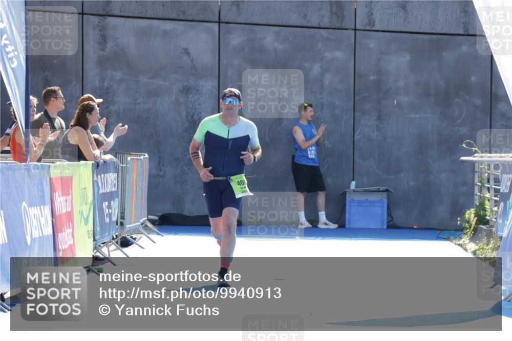 09.08.2026 - GEWOBA Citytriathlon Bremen Yannick Fuchs http://msf.ph/oto/9940913 09.08.2026 15:43:47 Ziel  meine-sportfotos.de