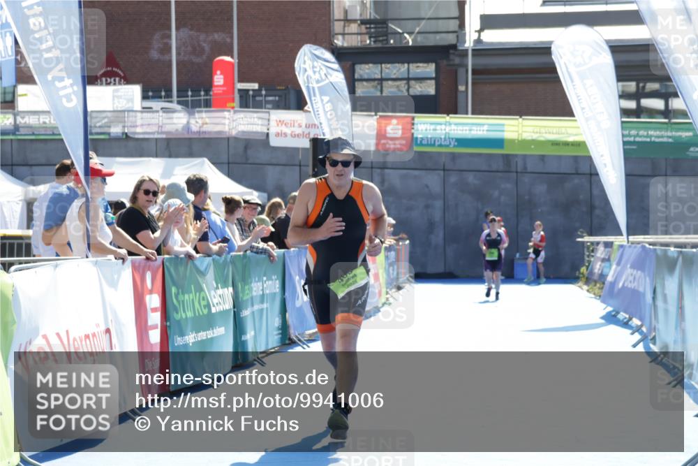 09.08.2026 - GEWOBA Citytriathlon Bremen Yannick Fuchs http://msf.ph/oto/9941006 09.08.2026 15:44:33 Ziel 465 meine-sportfotos.de