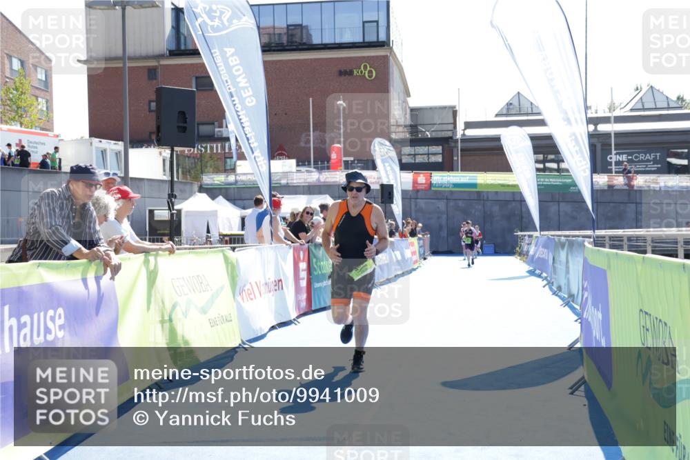 09.08.2026 - GEWOBA Citytriathlon Bremen Yannick Fuchs http://msf.ph/oto/9941009 09.08.2026 15:44:33 Ziel 465 meine-sportfotos.de