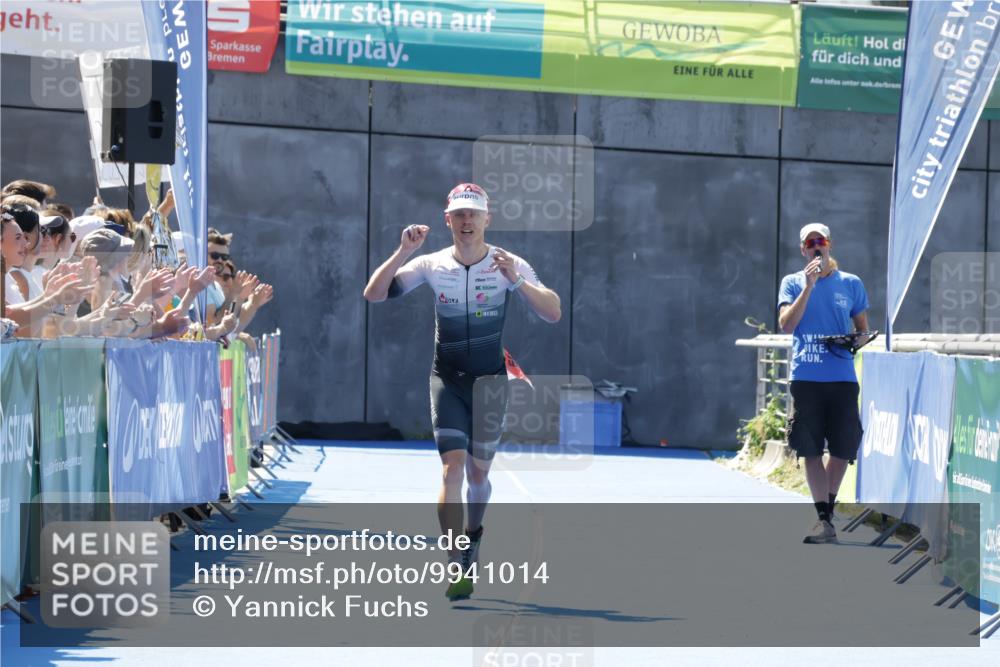 09.08.2026 - GEWOBA Citytriathlon Bremen Yannick Fuchs http://msf.ph/oto/9941014 09.08.2026 13:50:24 Ziel 560 meine-sportfotos.de
