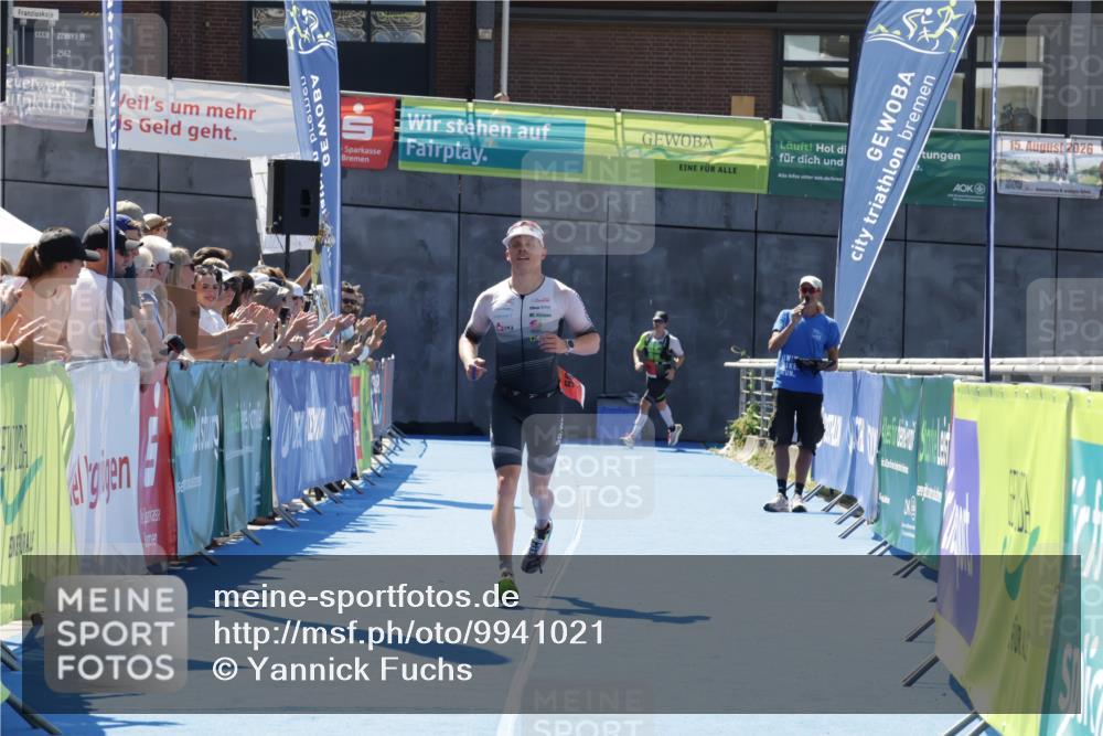 09.08.2026 - GEWOBA Citytriathlon Bremen Yannick Fuchs http://msf.ph/oto/9941021 09.08.2026 13:50:25 Ziel 560 meine-sportfotos.de