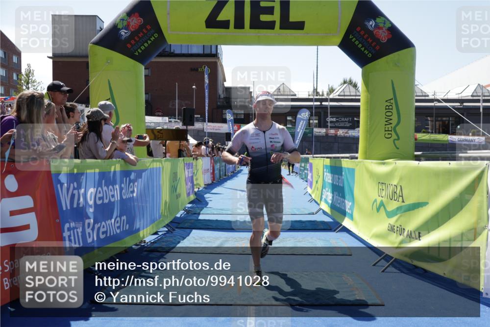 09.08.2026 - GEWOBA Citytriathlon Bremen Yannick Fuchs http://msf.ph/oto/9941028 09.08.2026 13:50:29 Ziel 560 meine-sportfotos.de