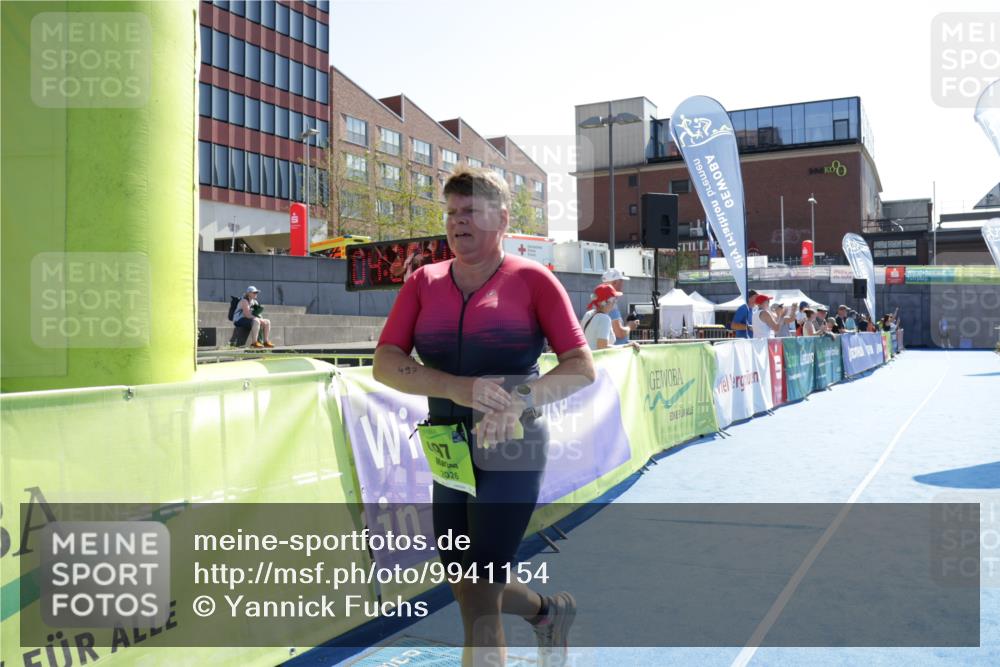 09.08.2026 - GEWOBA Citytriathlon Bremen Yannick Fuchs http://msf.ph/oto/9941154 09.08.2026 15:47:08 Ziel 497 meine-sportfotos.de