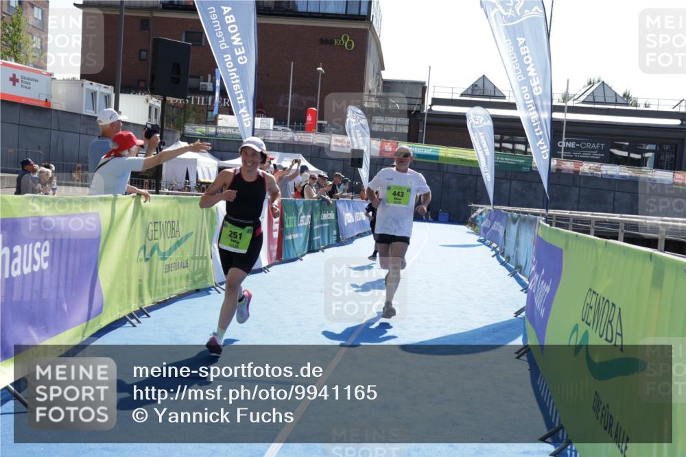 09.08.2026 - GEWOBA Citytriathlon Bremen Yannick Fuchs http://msf.ph/oto/9941165 09.08.2026 15:47:28 Ziel 251, 443 meine-sportfotos.de