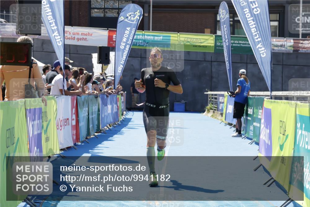 09.08.2026 - GEWOBA Citytriathlon Bremen Yannick Fuchs http://msf.ph/oto/9941182 09.08.2026 13:52:22 Ziel 740 meine-sportfotos.de