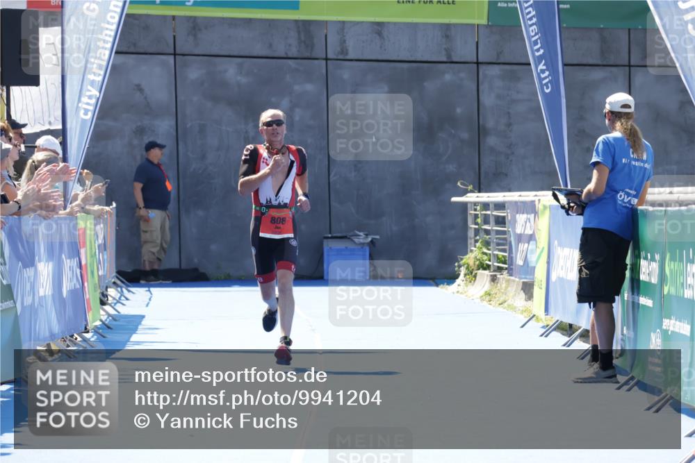 09.08.2026 - GEWOBA Citytriathlon Bremen Yannick Fuchs http://msf.ph/oto/9941204 09.08.2026 13:52:29 Ziel 808 meine-sportfotos.de