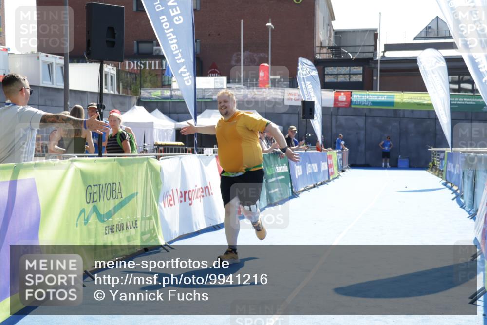 09.08.2026 - GEWOBA Citytriathlon Bremen Yannick Fuchs http://msf.ph/oto/9941216 09.08.2026 15:48:45 Ziel 166 meine-sportfotos.de
