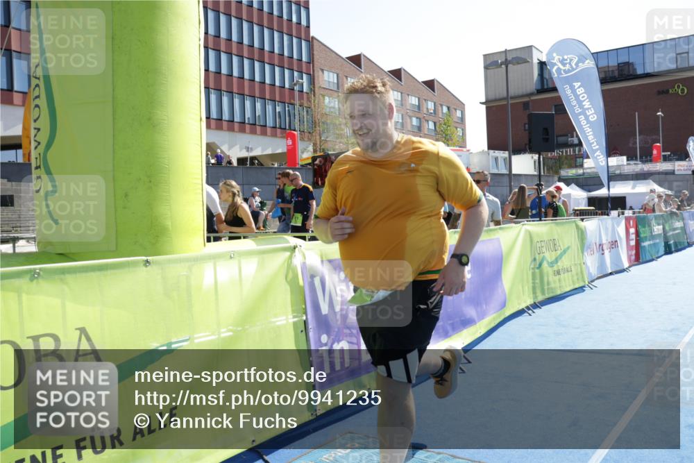 09.08.2026 - GEWOBA Citytriathlon Bremen Yannick Fuchs http://msf.ph/oto/9941235 09.08.2026 15:48:47 Ziel 166 meine-sportfotos.de