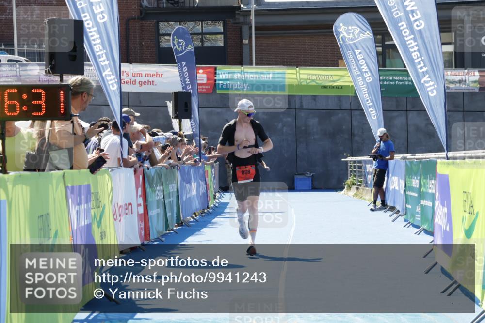 09.08.2026 - GEWOBA Citytriathlon Bremen Yannick Fuchs http://msf.ph/oto/9941243 09.08.2026 13:52:54 Ziel 658, 878 meine-sportfotos.de