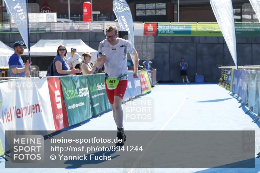 09.08.2026 - GEWOBA Citytriathlon Bremen Yannick Fuchs http://msf.ph/oto/9941244 09.08.2026 15:50:01 Ziel 407 meine-sportfotos.de