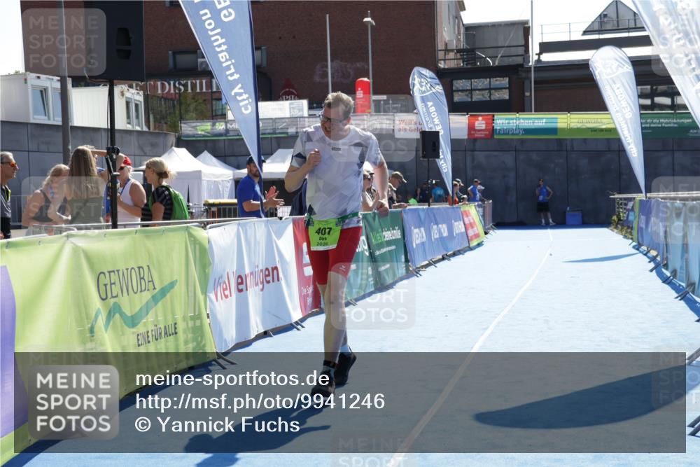 09.08.2026 - GEWOBA Citytriathlon Bremen Yannick Fuchs http://msf.ph/oto/9941246 09.08.2026 15:50:01 Ziel 407 meine-sportfotos.de