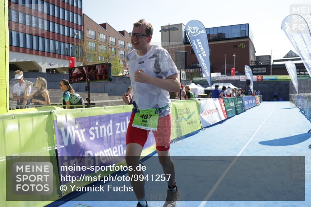 09.08.2026 - GEWOBA Citytriathlon Bremen Yannick Fuchs http://msf.ph/oto/9941257 09.08.2026 15:50:03 Ziel 407 meine-sportfotos.de