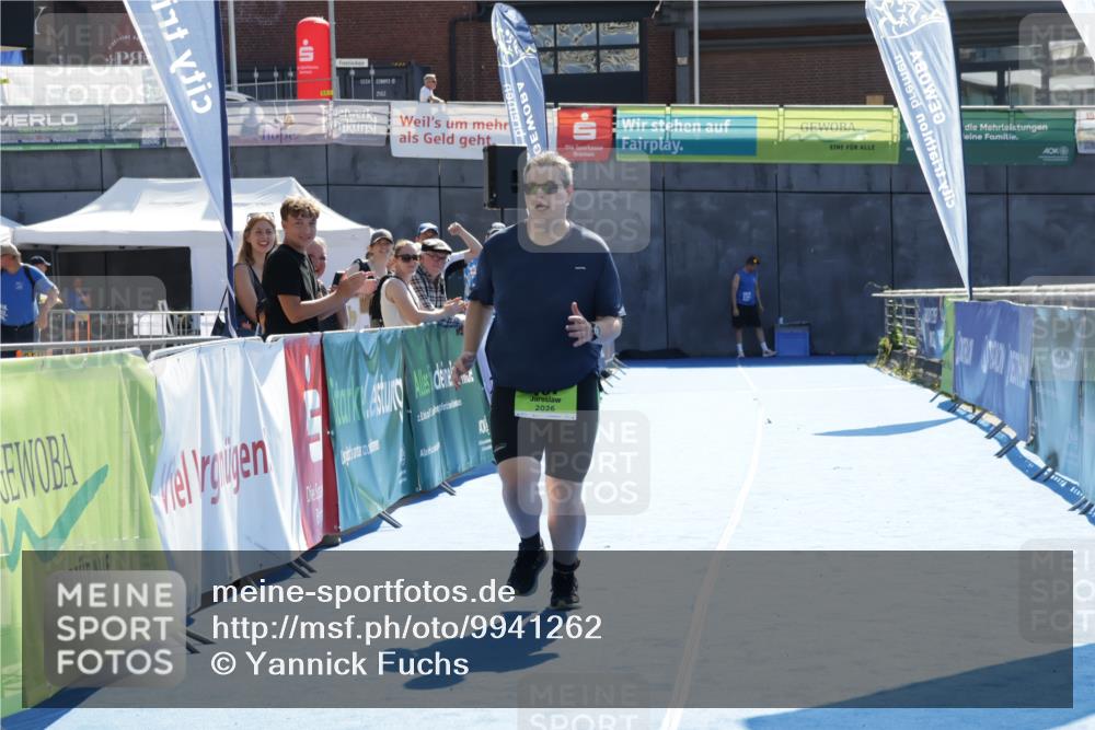 09.08.2026 - GEWOBA Citytriathlon Bremen Yannick Fuchs http://msf.ph/oto/9941262 09.08.2026 15:52:02 Ziel 107 meine-sportfotos.de