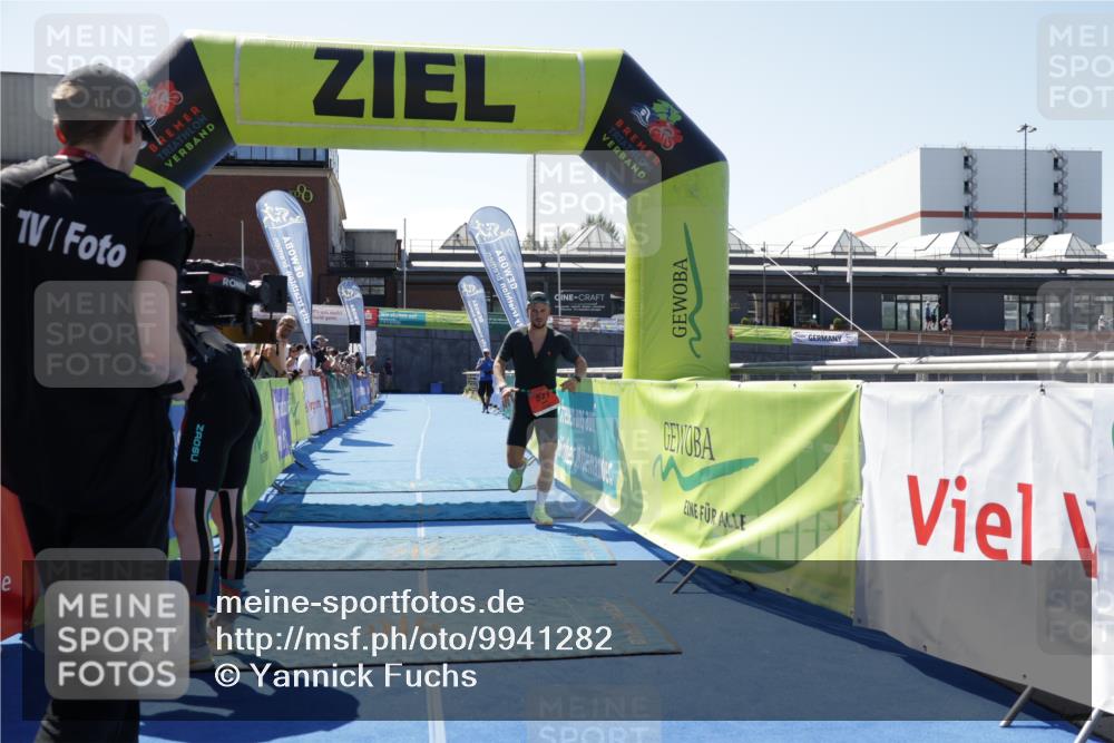 09.08.2026 - GEWOBA Citytriathlon Bremen Yannick Fuchs http://msf.ph/oto/9941282 09.08.2026 13:53:10 Ziel 571 meine-sportfotos.de