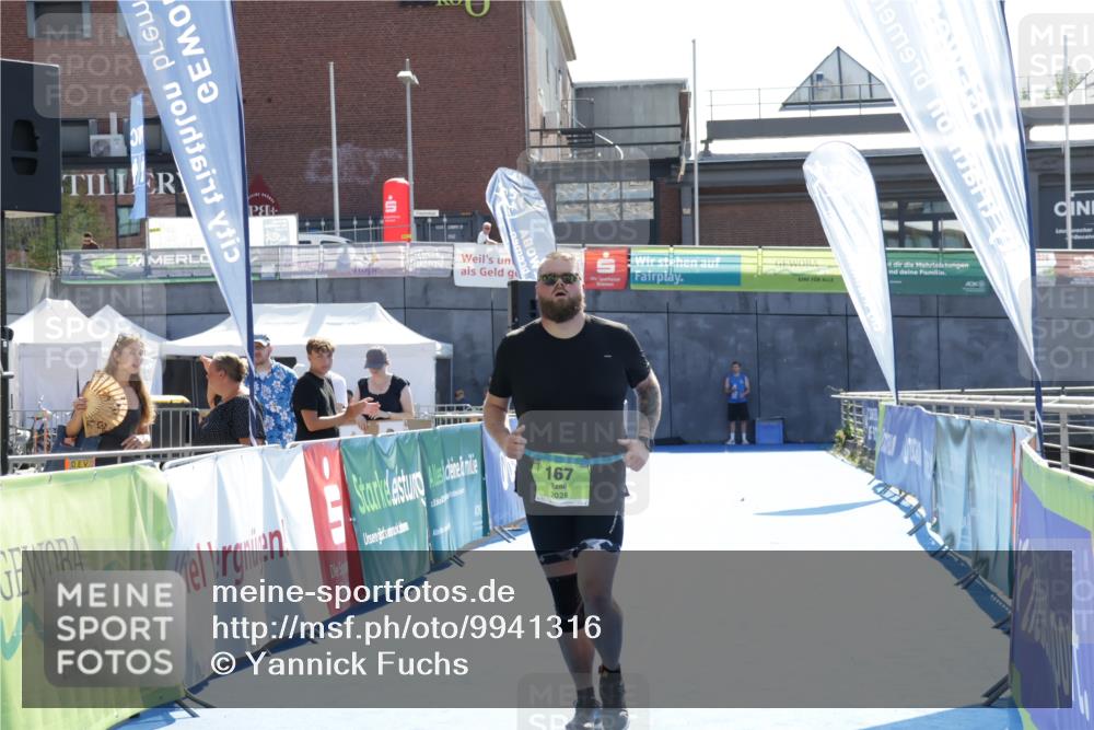 09.08.2026 - GEWOBA Citytriathlon Bremen Yannick Fuchs http://msf.ph/oto/9941316 09.08.2026 15:53:23 Ziel 167 meine-sportfotos.de