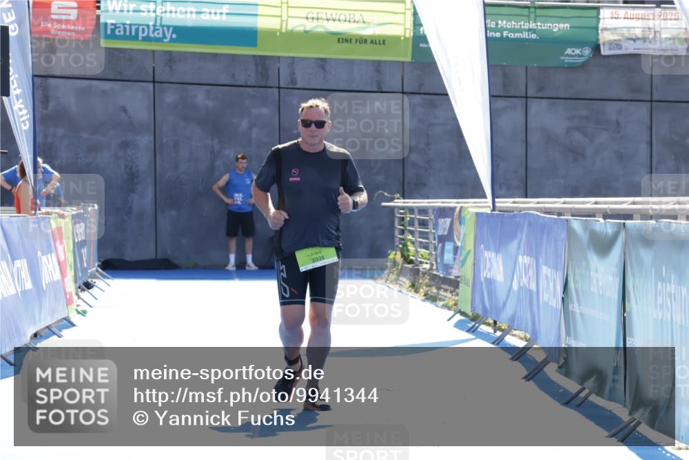 09.08.2026 - GEWOBA Citytriathlon Bremen Yannick Fuchs http://msf.ph/oto/9941344 09.08.2026 15:55:18 Ziel  meine-sportfotos.de