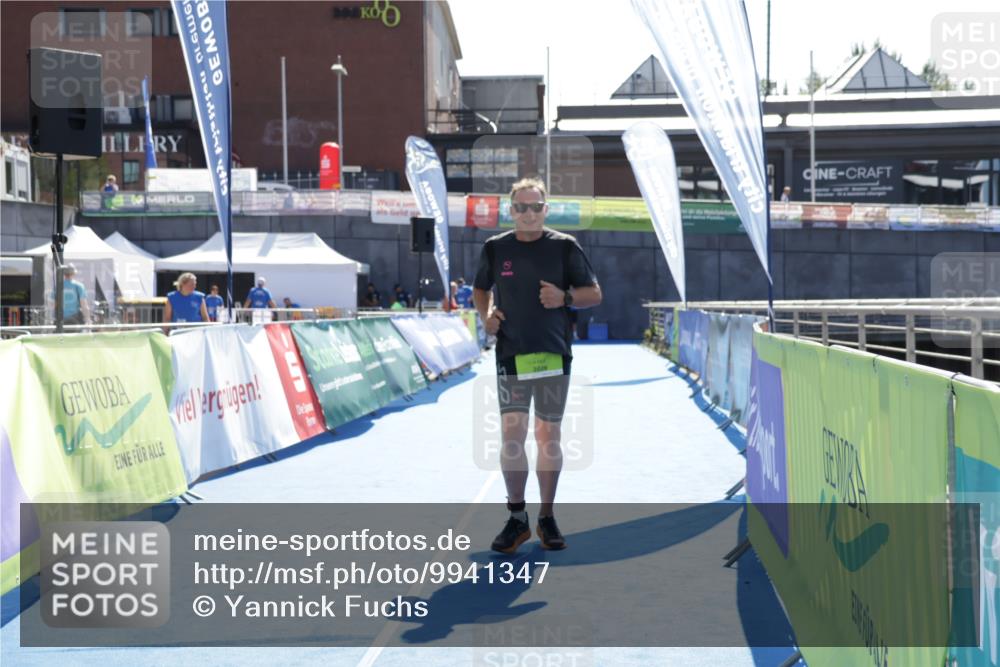 09.08.2026 - GEWOBA Citytriathlon Bremen Yannick Fuchs http://msf.ph/oto/9941347 09.08.2026 15:55:22 Ziel 427 meine-sportfotos.de