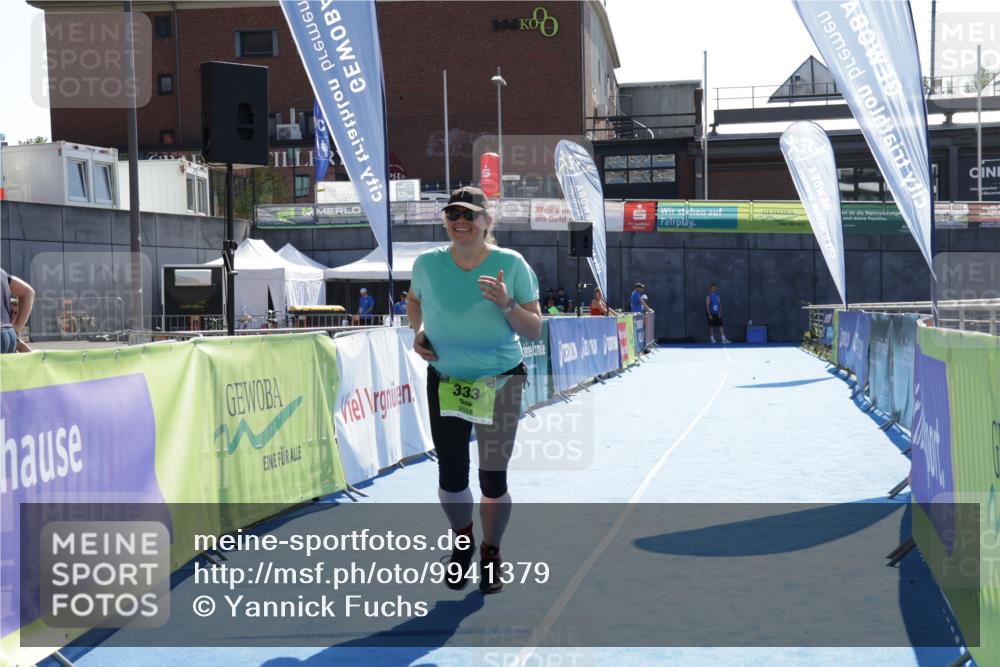 09.08.2026 - GEWOBA Citytriathlon Bremen Yannick Fuchs http://msf.ph/oto/9941379 09.08.2026 15:56:44 Ziel 333 meine-sportfotos.de