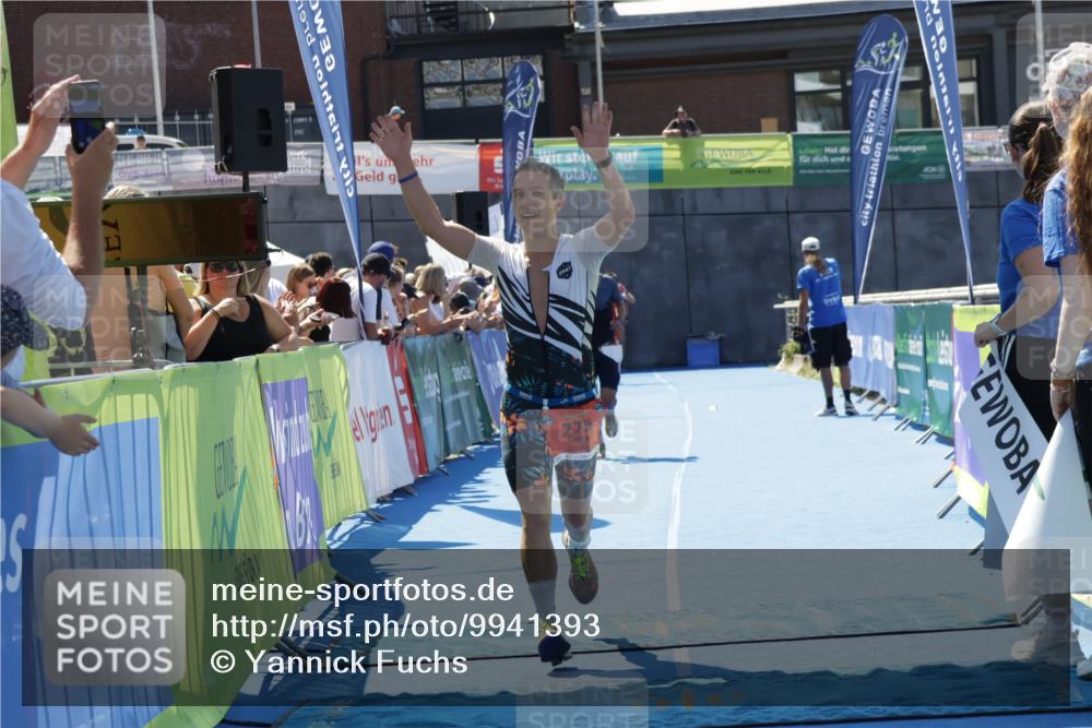 09.08.2026 - GEWOBA Citytriathlon Bremen Yannick Fuchs http://msf.ph/oto/9941393 09.08.2026 13:55:02 Ziel 705, 775 meine-sportfotos.de