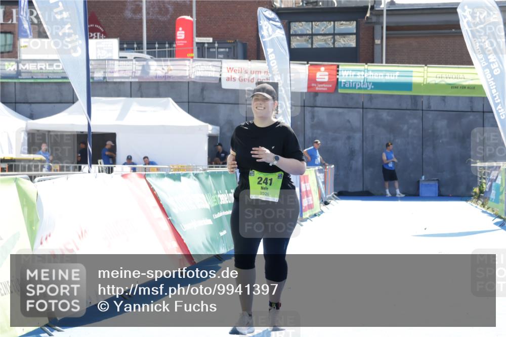 09.08.2026 - GEWOBA Citytriathlon Bremen Yannick Fuchs http://msf.ph/oto/9941397 09.08.2026 15:57:21 Ziel 241 meine-sportfotos.de