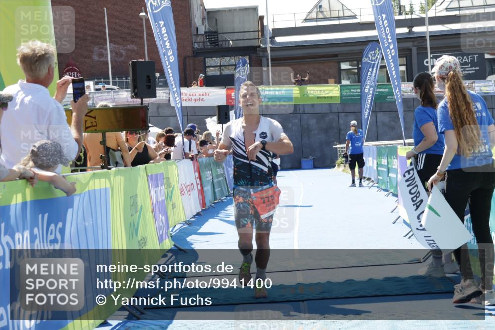 09.08.2026 - GEWOBA Citytriathlon Bremen Yannick Fuchs http://msf.ph/oto/9941400 09.08.2026 13:55:02 Ziel 705, 775 meine-sportfotos.de