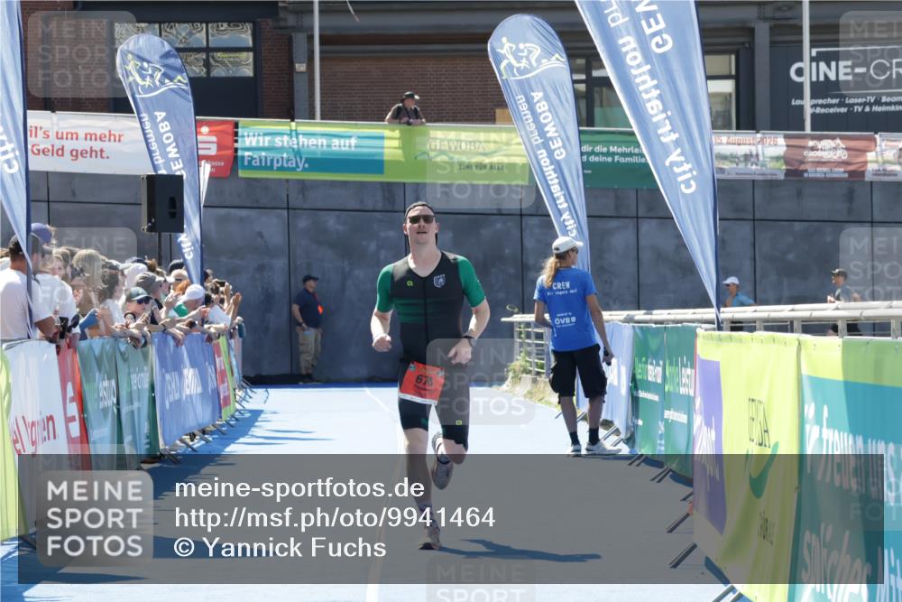 09.08.2026 - GEWOBA Citytriathlon Bremen Yannick Fuchs http://msf.ph/oto/9941464 09.08.2026 13:55:59 Ziel 678 meine-sportfotos.de