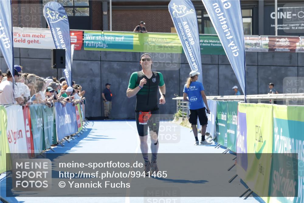 09.08.2026 - GEWOBA Citytriathlon Bremen Yannick Fuchs http://msf.ph/oto/9941465 09.08.2026 13:55:59 Ziel 678 meine-sportfotos.de