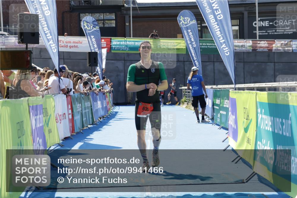 09.08.2026 - GEWOBA Citytriathlon Bremen Yannick Fuchs http://msf.ph/oto/9941466 09.08.2026 13:56:01 Ziel 678 meine-sportfotos.de