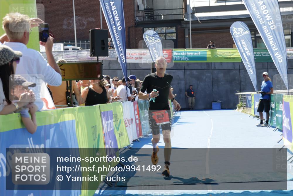09.08.2026 - GEWOBA Citytriathlon Bremen Yannick Fuchs http://msf.ph/oto/9941492 09.08.2026 13:56:19 Ziel 858 meine-sportfotos.de