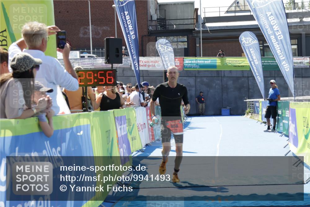 09.08.2026 - GEWOBA Citytriathlon Bremen Yannick Fuchs http://msf.ph/oto/9941493 09.08.2026 13:56:19 Ziel 858 meine-sportfotos.de